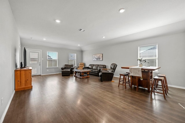 living area featuring dark wood finished floors, visible vents, recessed lighting, and baseboards