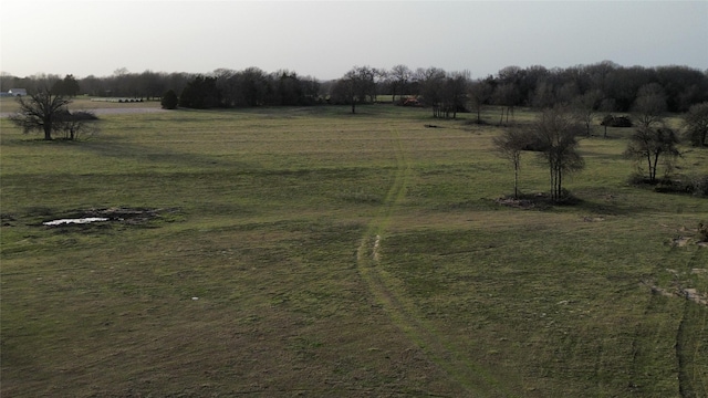 view of yard featuring a rural view