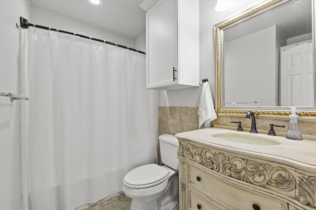 bathroom with vanity, curtained shower, and toilet