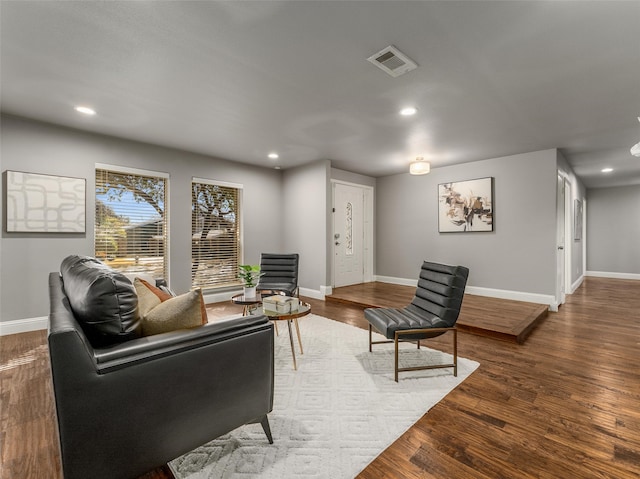 living area with visible vents, recessed lighting, baseboards, and wood finished floors