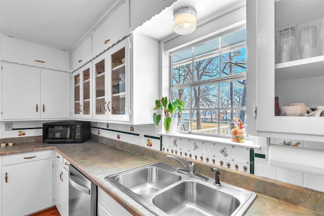 kitchen with dishwasher, plenty of natural light, black microwave, and a sink