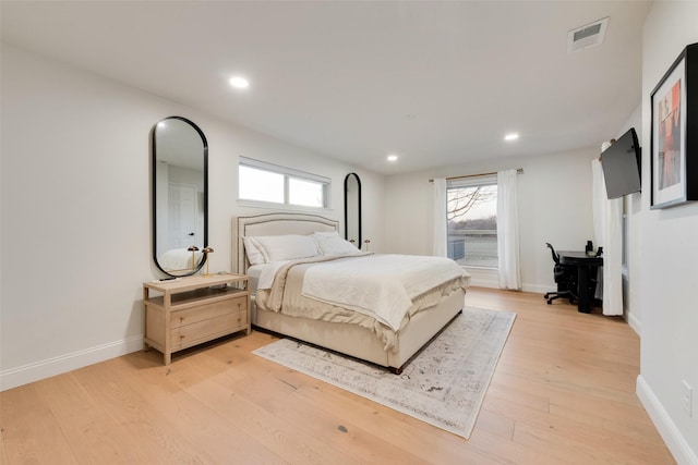 bedroom featuring recessed lighting, visible vents, baseboards, and light wood-style flooring