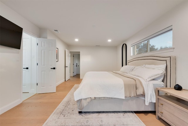 bedroom featuring recessed lighting, visible vents, baseboards, and light wood-style flooring