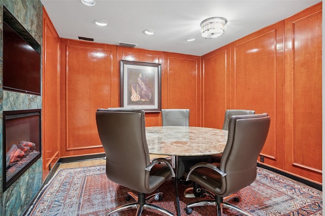 office area with recessed lighting