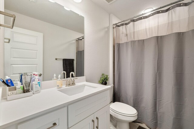 full bathroom with visible vents, curtained shower, toilet, and vanity