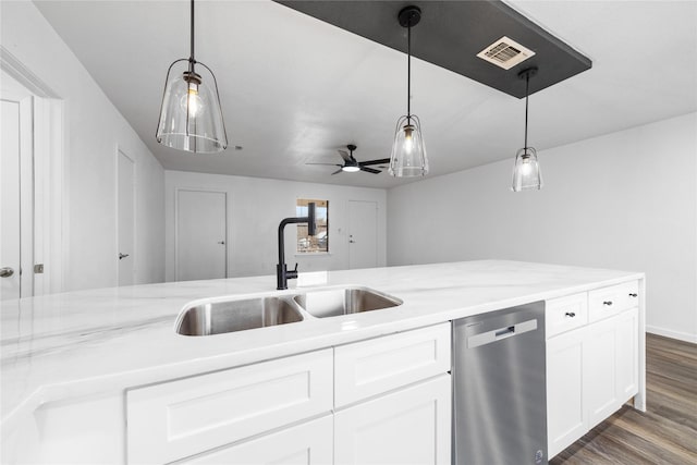 kitchen featuring visible vents, dark wood-type flooring, a sink, stainless steel dishwasher, and white cabinetry