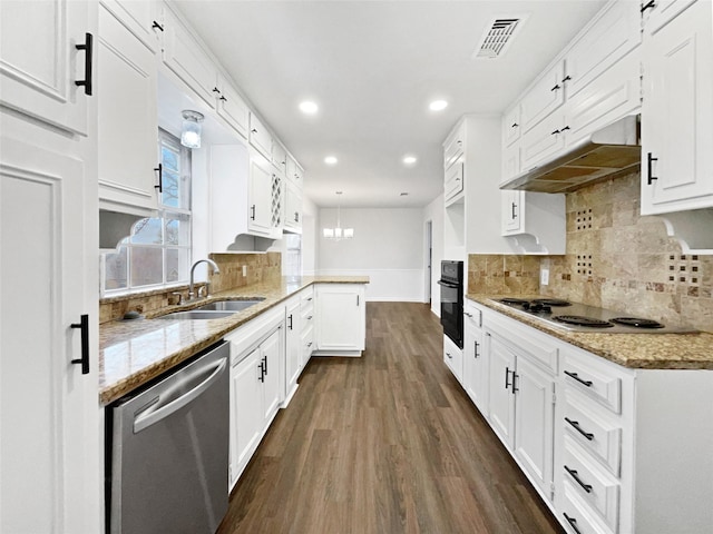 kitchen with visible vents, a peninsula, a sink, stainless steel appliances, and under cabinet range hood