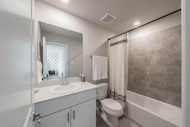 full bath featuring vanity, visible vents, recessed lighting, toilet, and shower / tub combo with curtain