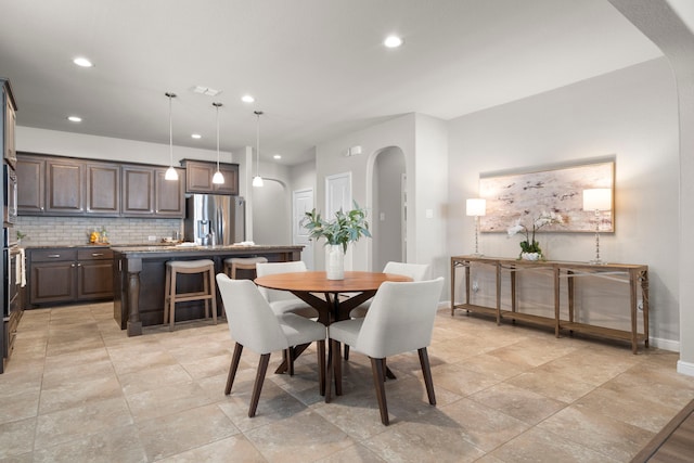 dining area with visible vents, recessed lighting, arched walkways, and baseboards