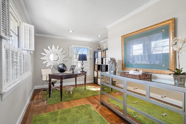 home office featuring recessed lighting, baseboards, wood finished floors, and crown molding