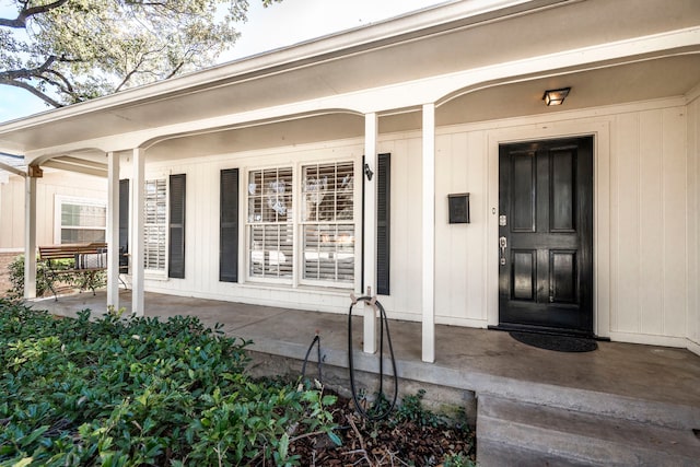 entrance to property with covered porch