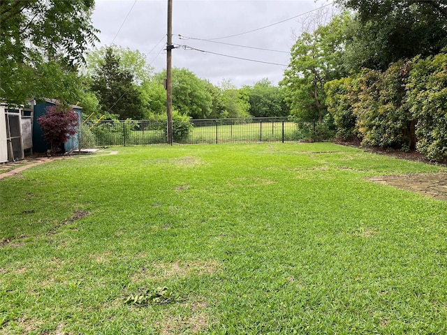 view of yard featuring a fenced backyard