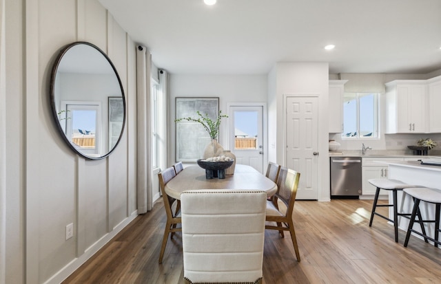 dining space with recessed lighting, wood finished floors, and baseboards