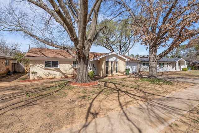 Listing photo 2 for 1129 Irwin Dr, Hurst TX 76053