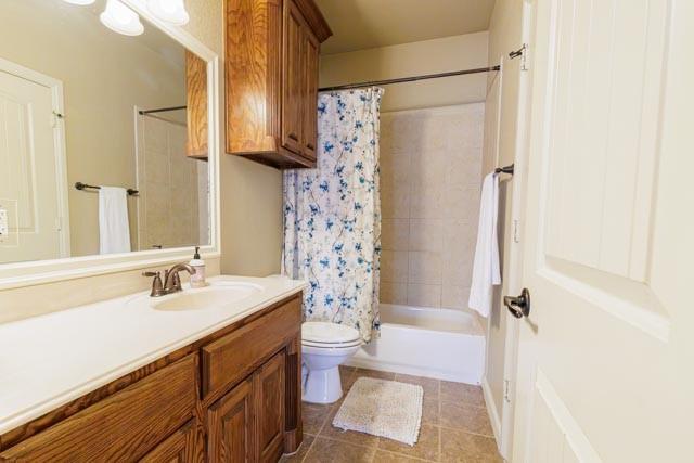505 Spring Valley Rd, Paradise, TX 76073 - full bathroom featuring tile patterned flooring, shower / bath combination with curtain, toilet, and vanity