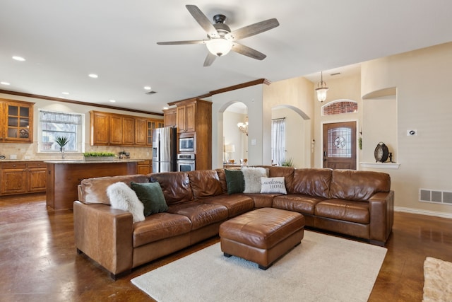 living room with visible vents, baseboards, recessed lighting, arched walkways, and a ceiling fan