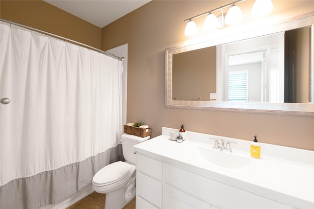 full bathroom featuring tile patterned floors, vanity, a shower with shower curtain, and toilet