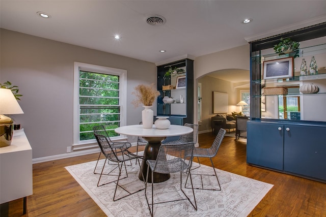 1311 Cedar Hill Ave, Dallas, TX 75208 - dining area with arched walkways, wood finished floors, baseboards, and recessed lighting
