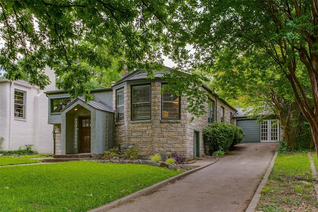 1311 Cedar Hill Ave, Dallas, TX 75208 - view of front of home featuring stone siding, a front lawn, driveway, a standing seam roof, and metal roof