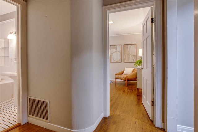 1311 Cedar Hill Ave, Dallas, TX 75208 - hallway featuring light wood-style floors, ornamental molding, and baseboards