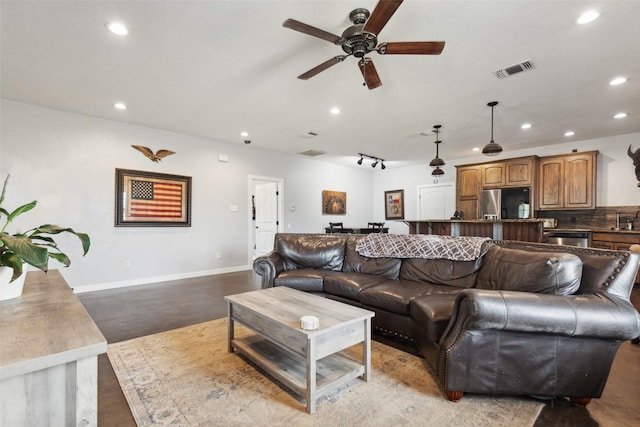 living area featuring recessed lighting, visible vents, baseboards, and a ceiling fan