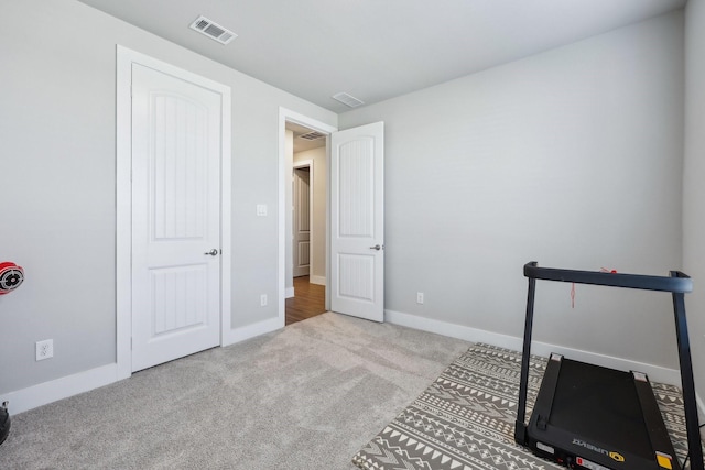 workout room with visible vents, baseboards, and carpet flooring