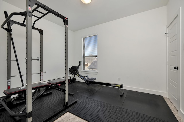 workout area with baseboards