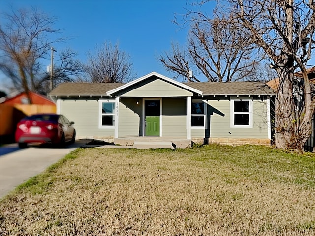 single story home with driveway, roof with shingles, and a front yard