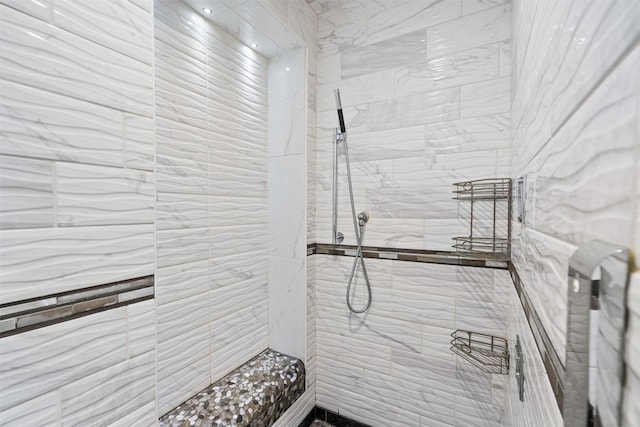 bathroom featuring a tile shower