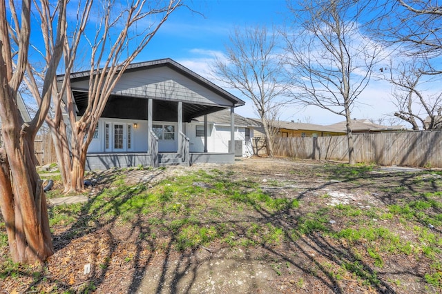 view of front of property featuring a porch and fence
