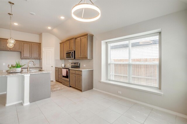 6328 Red Cliff Dr, Fort Worth, TX 76179 - kitchen with stainless steel appliances, a sink, tasteful backsplash, vaulted ceiling, and decorative light fixtures