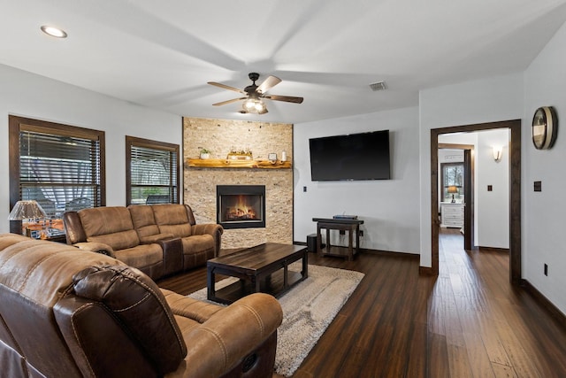 living area featuring dark wood-type flooring, ceiling fan, baseboards, and visible vents
