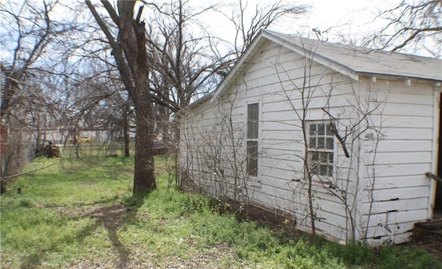 view of side of property featuring an outdoor structure