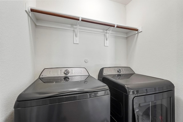 5625 Mcclelland St, Forney, TX 75126 - laundry area featuring washing machine and clothes dryer