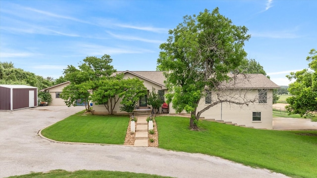 view of front of property featuring a front yard and a garage