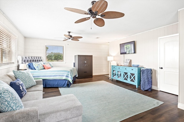 bedroom featuring wood finished floors and a ceiling fan