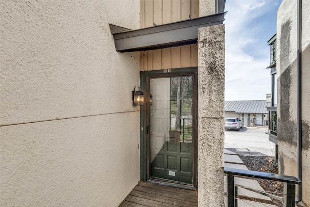 entrance to property with stucco siding