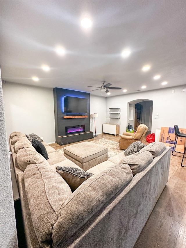 living area with a ceiling fan, recessed lighting, and wood finished floors