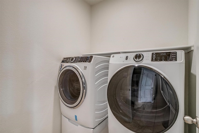 laundry room featuring laundry area and independent washer and dryer