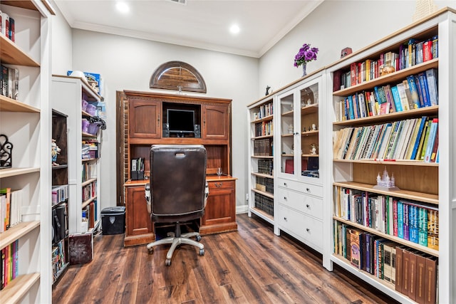 office area featuring dark wood finished floors, crown molding, and recessed lighting