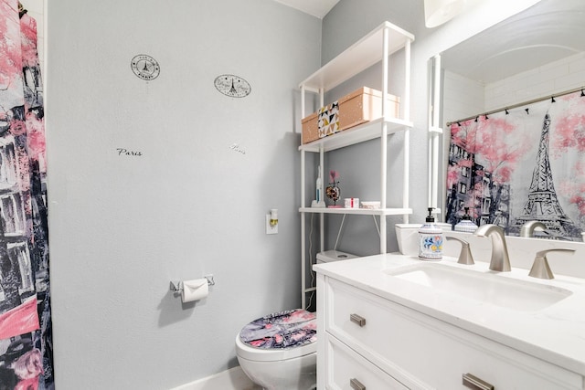 full bathroom featuring vanity, curtained shower, and toilet