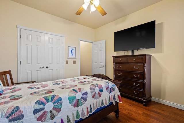 bedroom with ceiling fan, dark wood-style floors, a closet, and baseboards