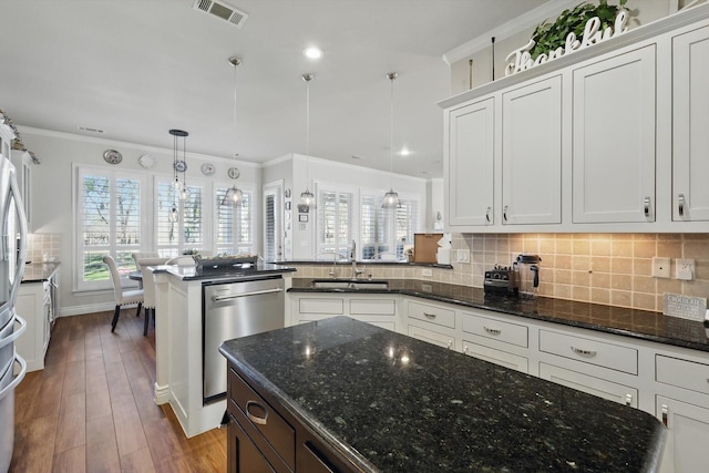 12265 Indian Creek Dr, Fort Worth, TX 76179 - kitchen featuring decorative backsplash, stainless steel dishwasher, a sink, visible vents, and a peninsula