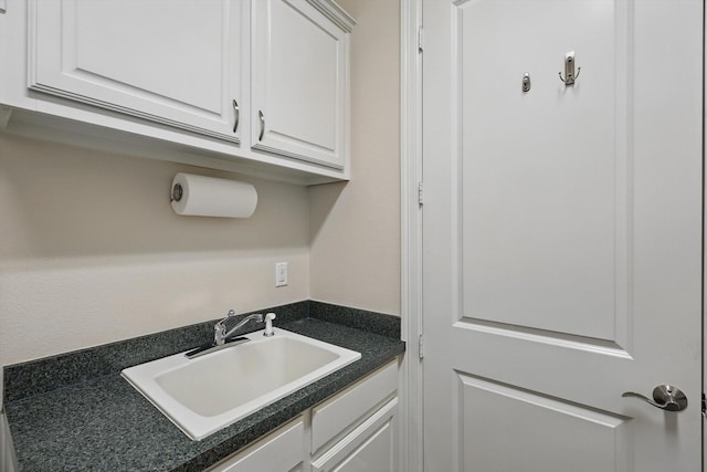 12265 Indian Creek Dr, Fort Worth, TX 76179 - laundry room with a sink