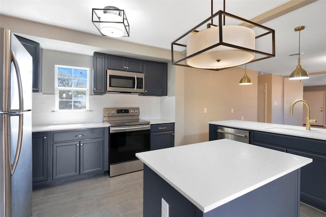 4021 Kenley St, Fort Worth, TX 76107 - kitchen featuring a sink, stainless steel appliances, light countertops, decorative light fixtures, and backsplash