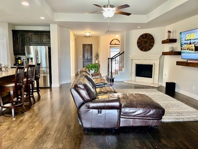 living room with ceiling fan, baseboards, wood finished floors, and recessed lighting