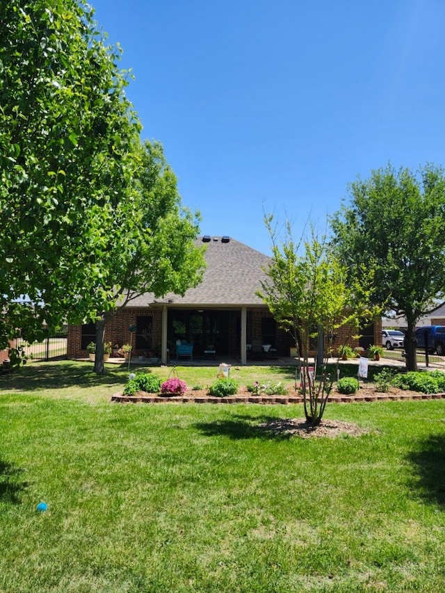 view of yard featuring fence