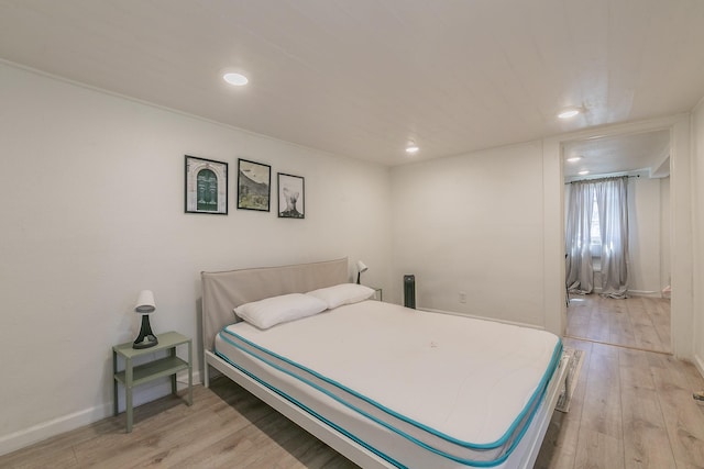 bedroom with recessed lighting, light wood-style flooring, and baseboards