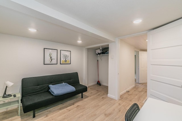 sitting room featuring recessed lighting, light wood-type flooring, and baseboards