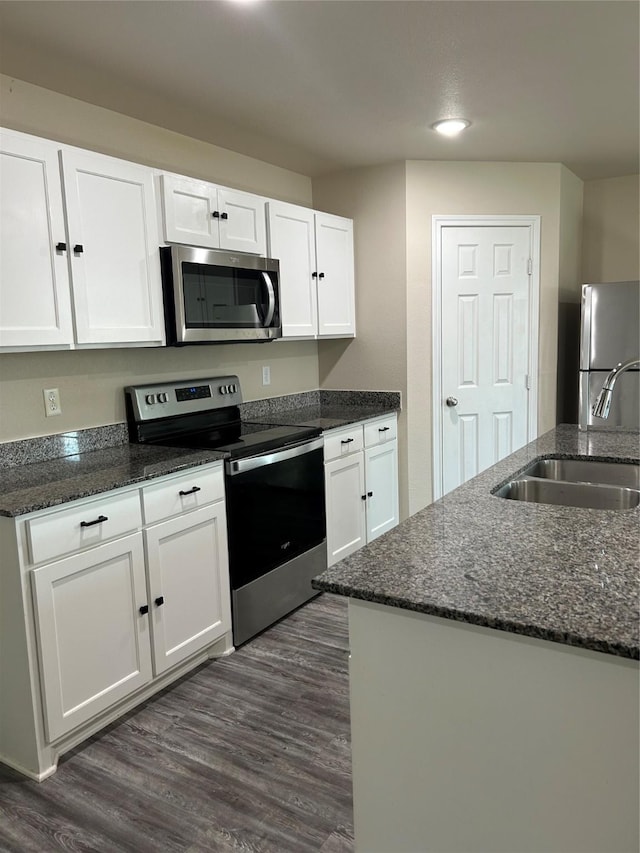 18287 County Road 4001, Mabank, TX 75147 - kitchen featuring appliances with stainless steel finishes, a sink, white cabinetry, dark wood finished floors, and recessed lighting